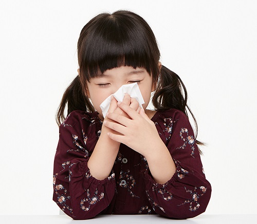 면역력이 약한 아이들은 반복되는 한파와 미세먼지로 겨우내 코감기로 고생할 수 있어 더욱 세심한 관리가 필요하다.