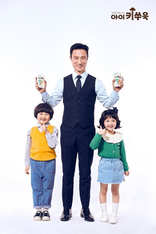 천호엔케어가 어린이 건강기능식품 아이키쑤욱 출시, 배우 김병철과 함께 어린이들의 건강한 성장을 위해 두 팔을 걷어붙였다.