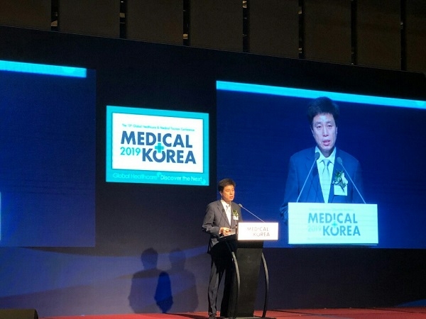 이영찬 한국보건산업진흥원장은 국내 의료기술이 이번 행사를 통해 세계로 더욱 뻗어나갈 수 있을 것이라고 말했다.