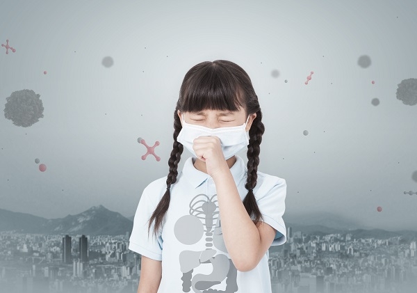 미세먼지로부터 가장 영향을 받는 부위는 호흡기관이다. 가장 확실한 방패막은 KF인증 표시가 있는 보건용마스크. 시중에 판매되고 있는  KF80, KF94, KF99 중 미세먼지 수준과 호흡량 등을 고려해 적절한 것을 착용하면 된다.