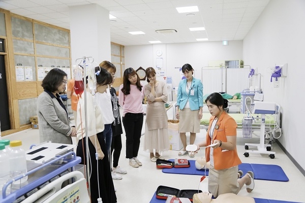 가톨릭관동대학교 국제성모병원은 인천시교육청이 최근 중도·중복장애 학급 지원을 위해 채용한 간호사를 대상으로 교육을 진행했다.