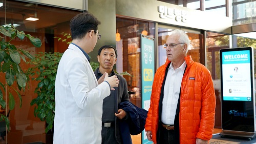 하이푸 연구재단 FUS Foundation의 N.kassell 회장이 민트병원을 방문해 하이푸치료에 대한 최신지견을 공유했다.
