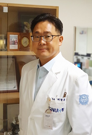 Prof. Chang-Hun Huh, M.D., Ph.D. Department of Dermatology at Seoul National University Bundang Hospital