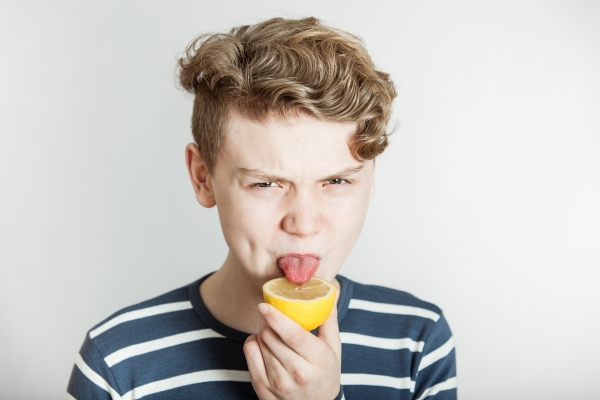 혀에 강한 자극이 반복되면 미세감각반응이 떨어질 수 있어 지나치게 자극적인 냄새와 맛을 피하는 것이 좋다. 또 원인요인을 제거하면 잃어버린 미각을 충분히 회복할 수 있다(사진=클립아트코리아).