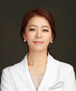 Tiến sĩ mỹ phẩm Han Jung Sun ( phó chủ tịch hiệp hội đào tạo làm đẹp y tế châu Á )