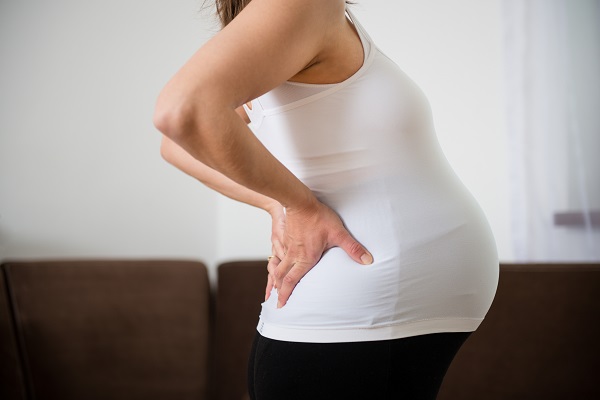 虽然完全消除怀孕期间发生的腰痛是不可能的,但预防和缓解的方法很多。不要认为这是理所当然的症状，而应该积极应对。(图=Clip Art Korea)