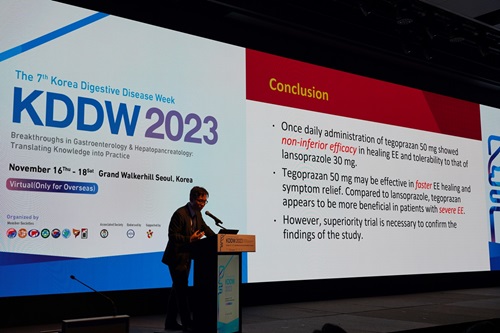 HK이노엔이 ‘제7차 소화기연관학회 국제 소화기 학술대회(이하 KDDW 2023)’에 참가해 케이캡(성분명 테고프라잔)의 주요 임상결과를 발표했다.