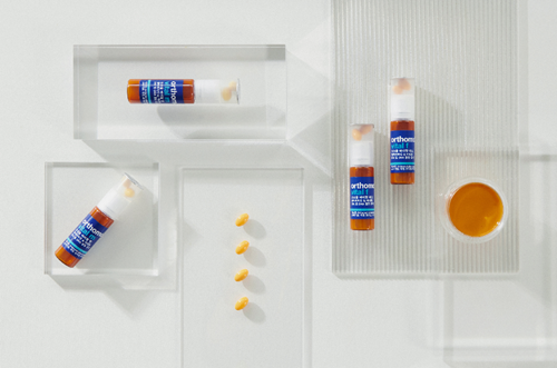 동아제약이 프리미엄 건강기능식품 오쏘몰 바이탈m·f의 소비자 접점 강화를 위해 국내 판매 채널을 확장했다.
