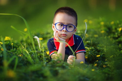 전문가들이 한목소리로 강조하는 시력관리의 골든타임은 영유아기다. 소아시력에 관한 정확한 정보들을 숙지하고 어려서부터 눈 건강에 신경쓰는 것이 좋다.