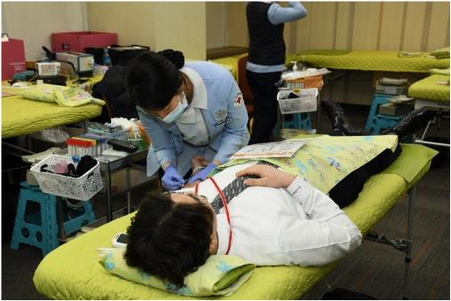 1일부터 2일까지 진행된 ‘2019 사랑의 헌혈 캠페인’에 울 송파구 본사, 경기도 동탄 연구센터, 천안 영업부 교육장 등 한미약품 임직원 113명이 참여했다.