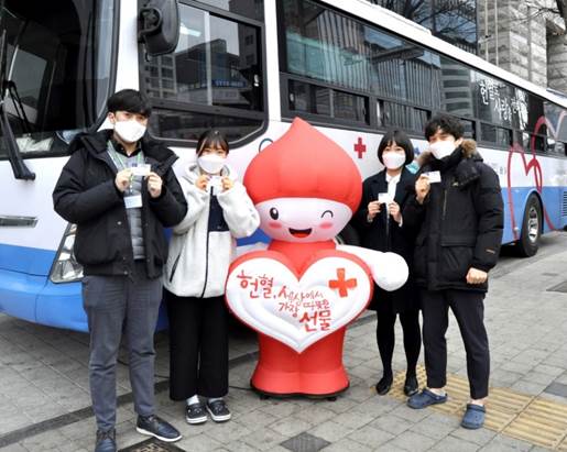 서울부민병원 임직원들이 헌혈수급 위기상황을 극복하는 데 동참하고자 자발적으로 헌혈활동에 나섰다.