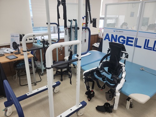 세브란스 재활병원 로봇재활치료센터는 장애중증도가 높은 환자들에게 효율적이고 체계적으로 보행 및 상지훈련을 제공하고 있다.